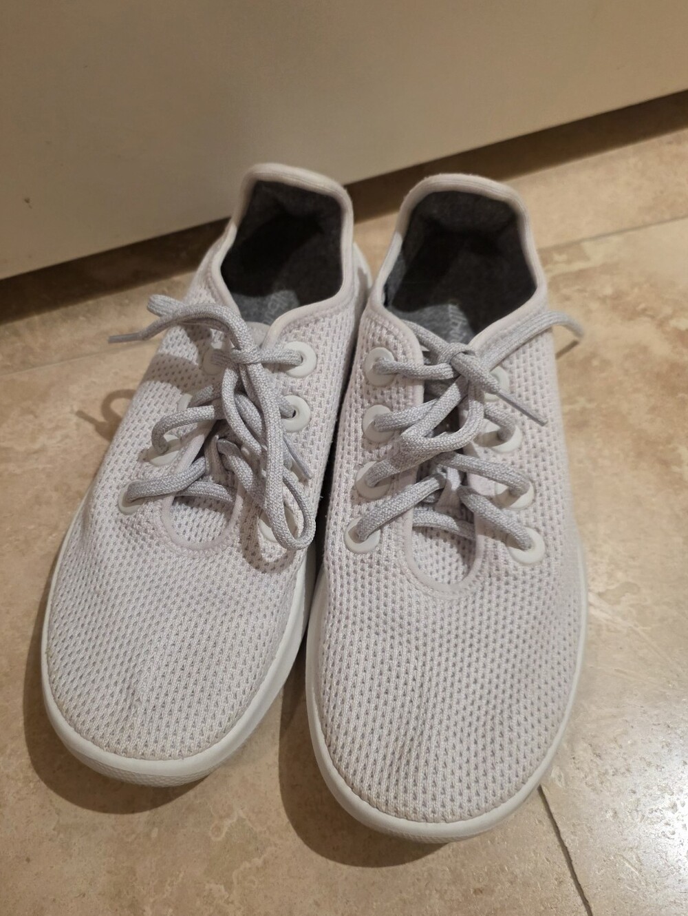 Women's AllBirds White Tree Runners Size 9 Very Good Lightly Used Condition